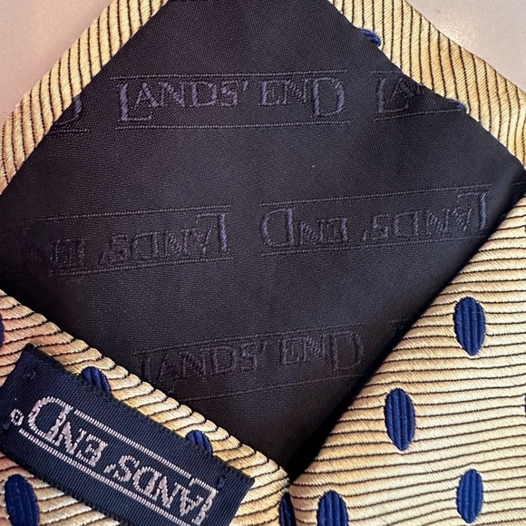 Men's LANDS END Silk Tie Necktie Light Yellow Small Blue Dots. Made In USA 59" - Picture 5 of 6